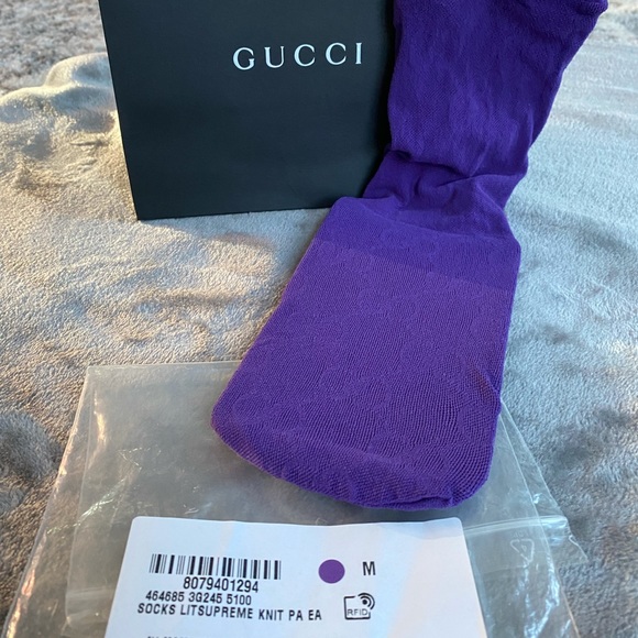 NWT GUCCI SYNTHETIC SOCKS WITH DOUBLE G LOGO IN PURPLE - Picture 3 of 4
